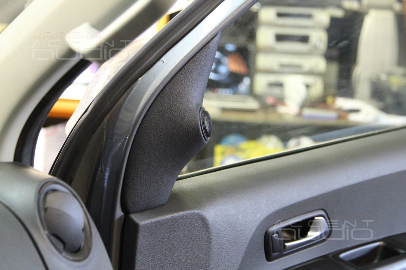 Акустика Eton RSE 160 в Volkswagen Amarok