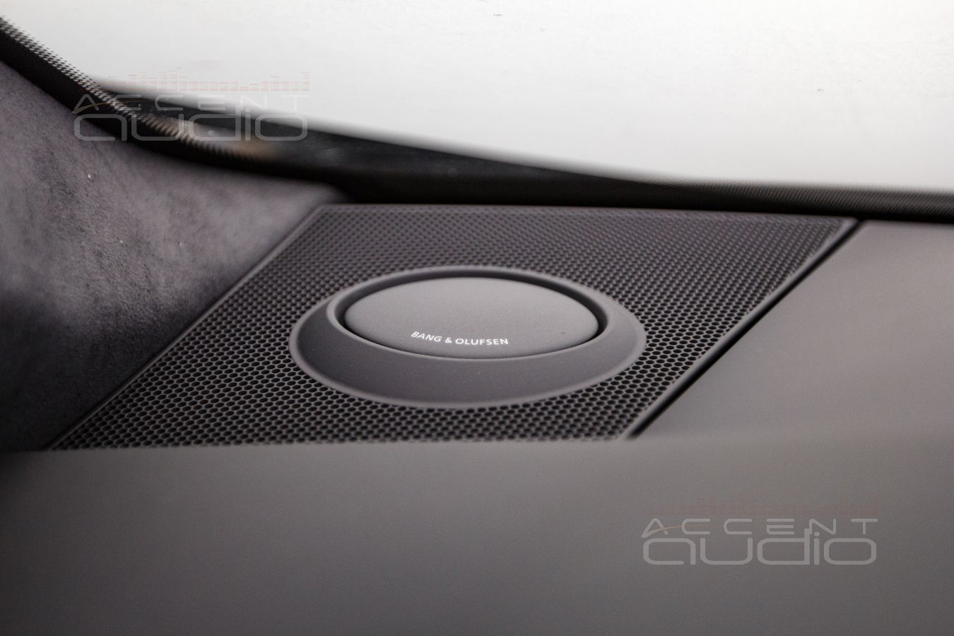 Среднечастотные излучатели Brax ML3 вместо сомнительных выезжалок – штатно для RS 6