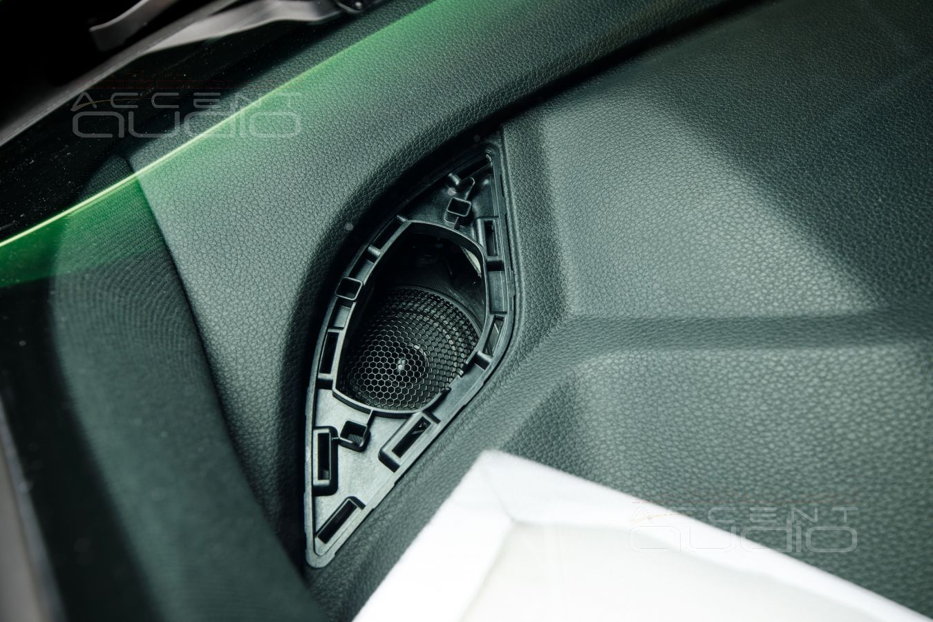 Широкополосники SOAudio штатно: замена пищалок в новой Audi Q5 ll