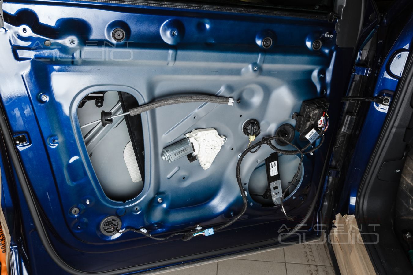 Шумоизоляция\Аудиоподготовка дверей и установка новой акустики SOAudio в Audi Q5