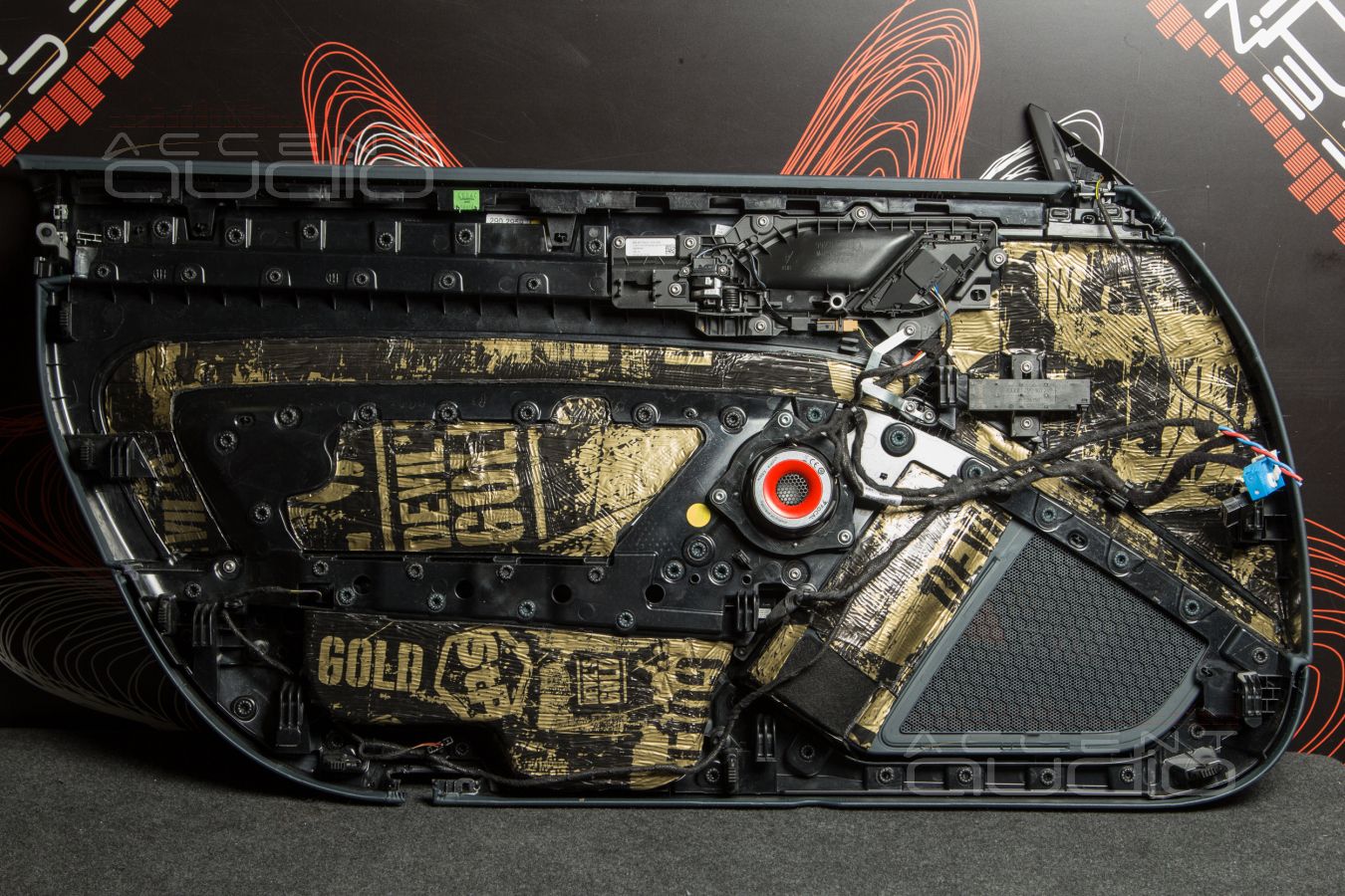 Простой монтаж среднечастотных динамиков Focal 3,5WM Midrange Utopia Be M в 911