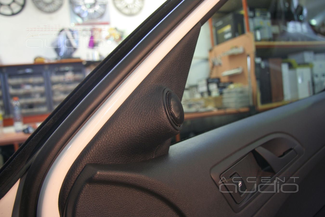 Установка твитеров в Skoda Yeti