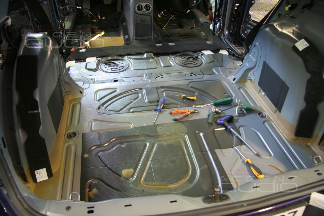 Полная шумоизоляция Volkswagen Tiguan