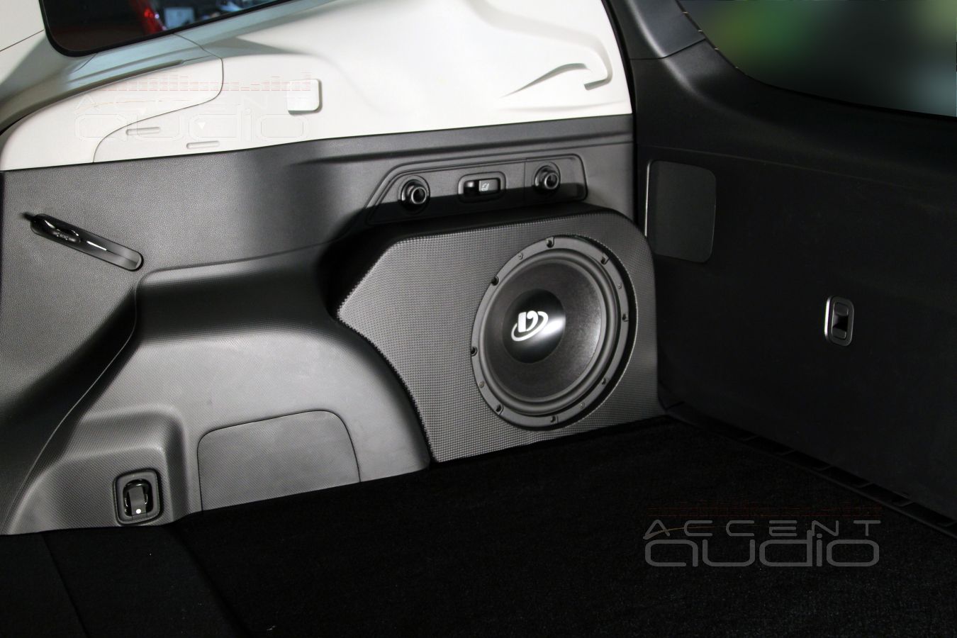 Сабвуфер-стелс с динамиком Dego для Subaru Forester