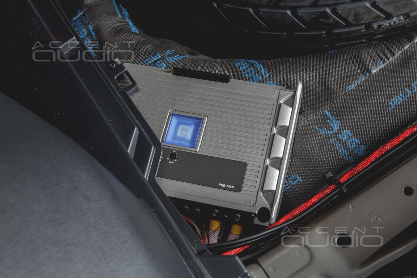 Установка усилителей Helix и Alpine в Toyota RAV4