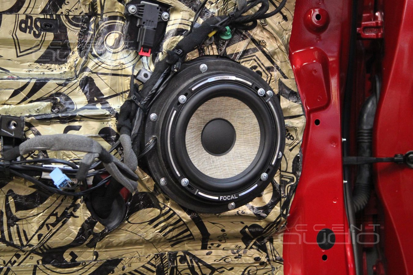 Установка акустики Focal Performance в RangeRover Evoque