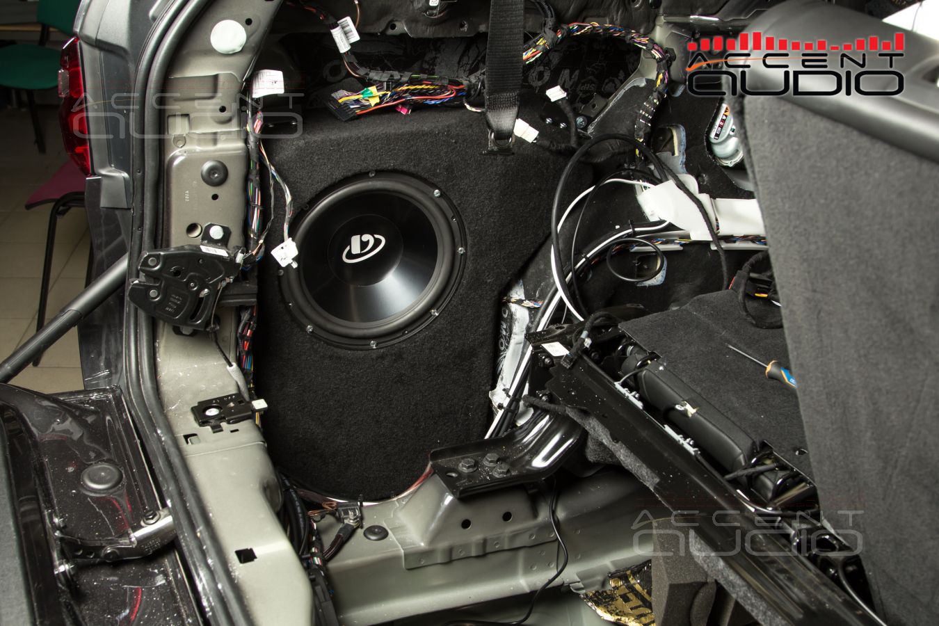 Мощная интеграция аудиофильского сабвуфера Dego в BMW X7