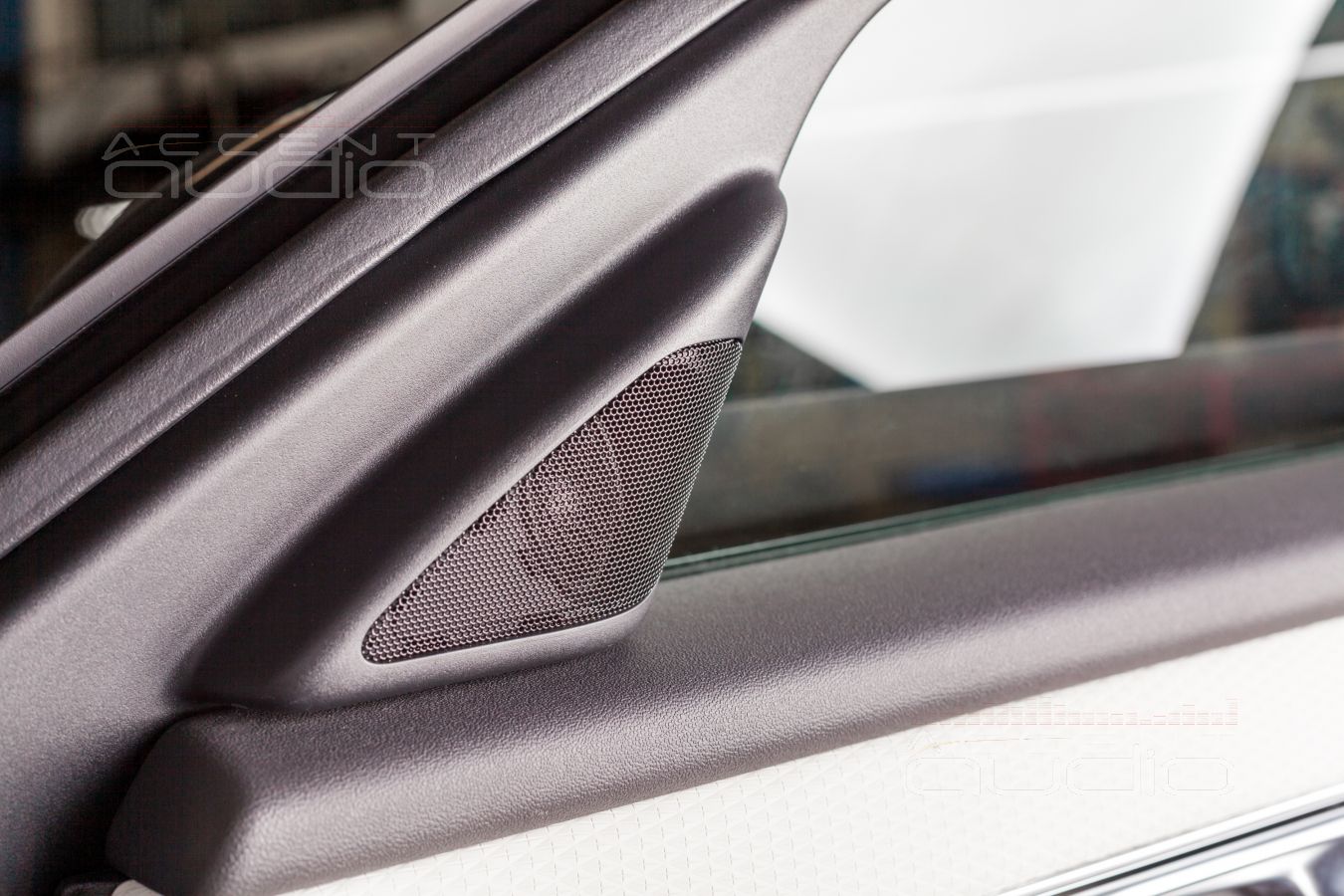 Выбор и штатная установка твитеров Dego/Helix в Range Rover Velar