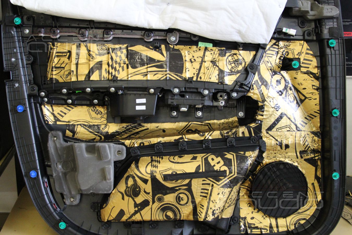 Шумоизоляция дверей и установка акустики