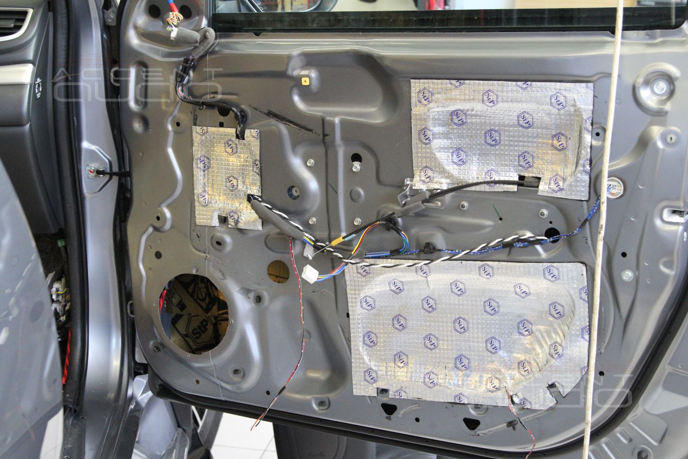 Аудиоподготовка дверей Mitsubishi Pajero Sport