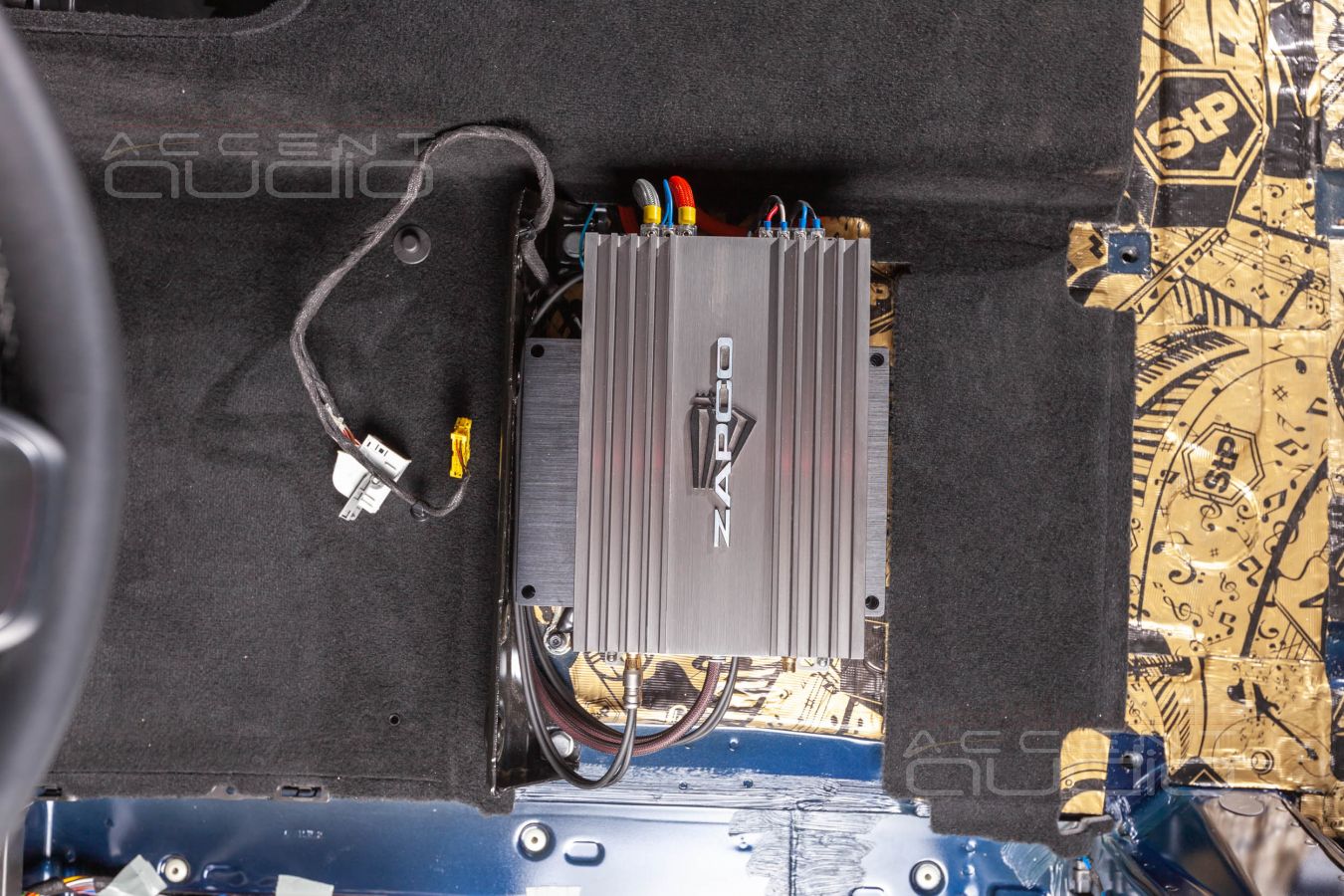 Установка усилителей Helix и Zapco в микроавтобус Mercedes-Benz Vito W447