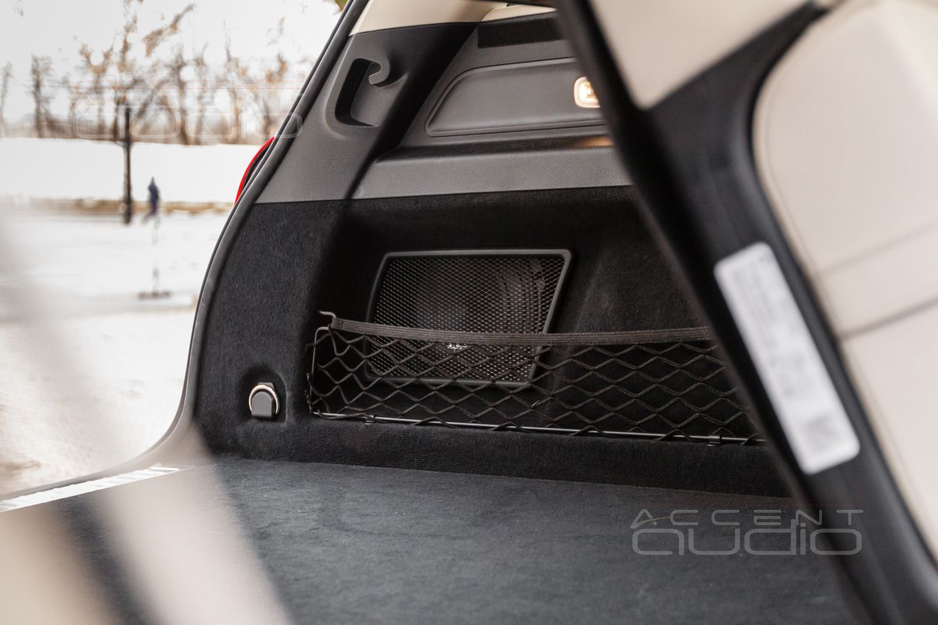 Интеграция полноценного сабвуфера в новый Mercedes-Benz GLE – штатно!