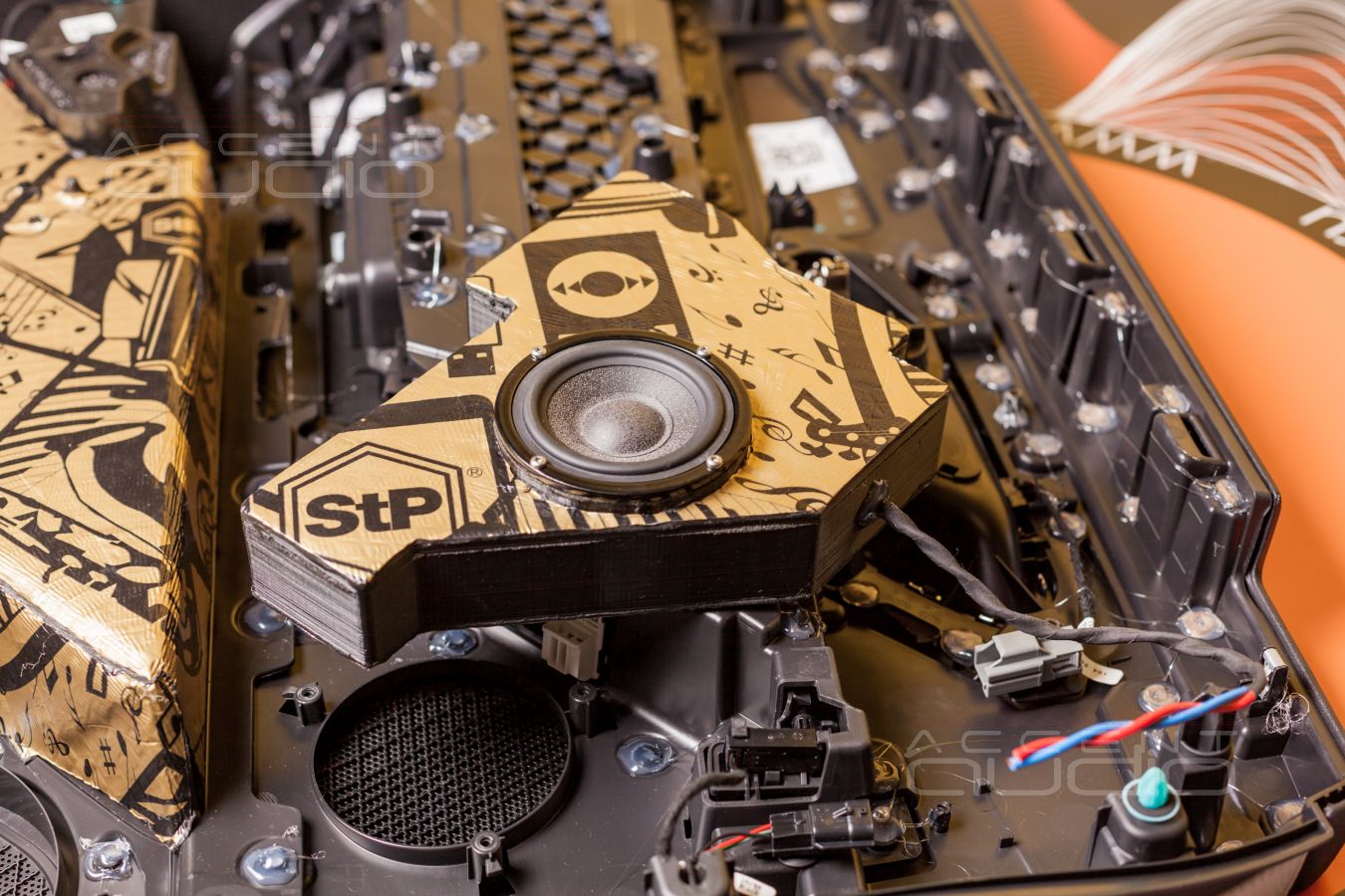 Правильная установка среднечастотных динамиков Brax в передние двери Range Rover Velar