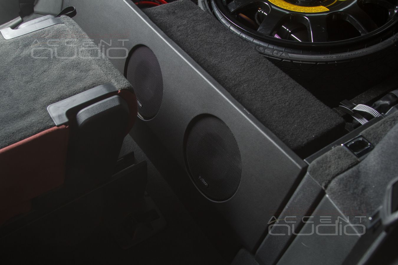 Сдвоенный, полностью скрытый, оригинальный сабвуфер-стелс для Audi SQ7