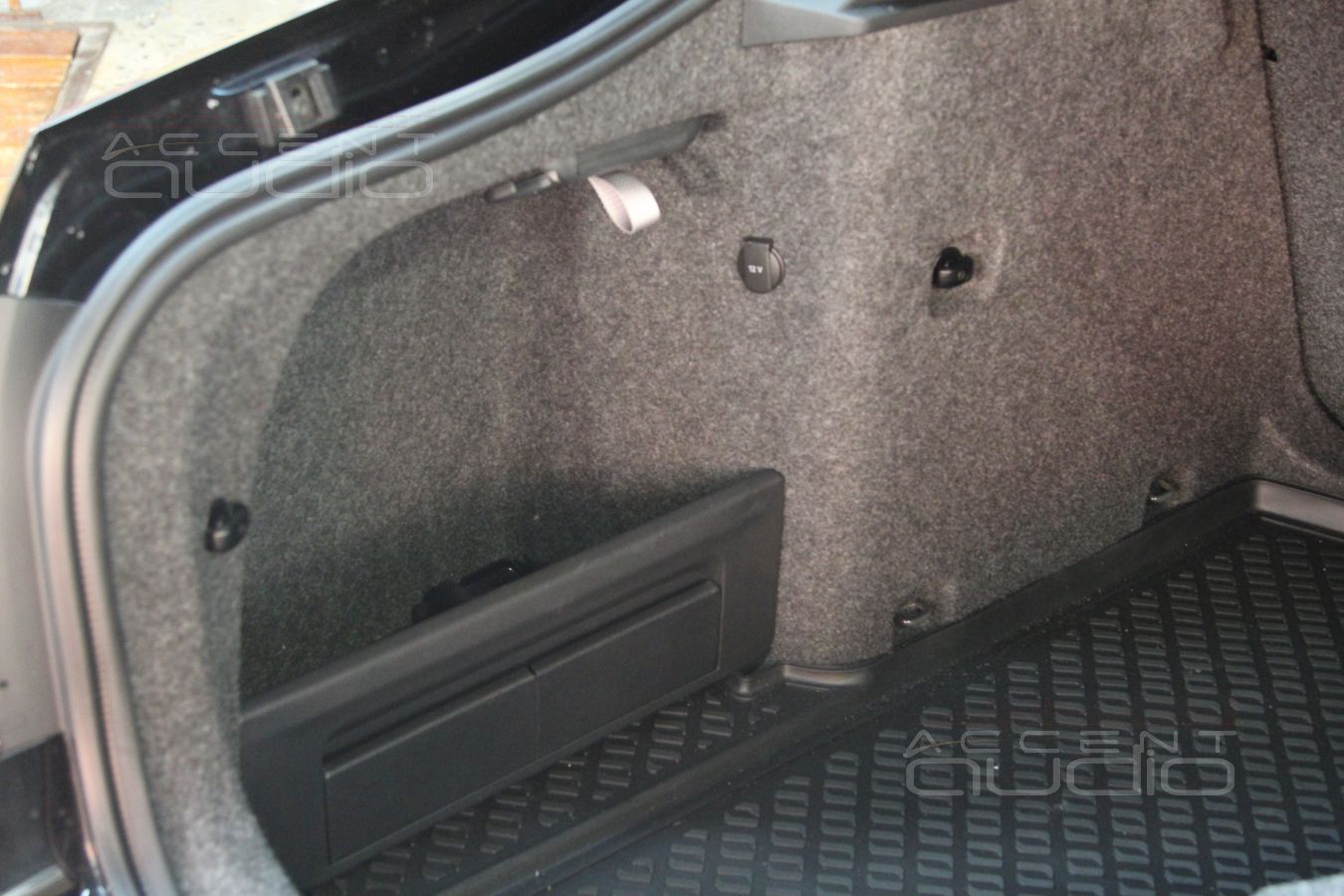 Установка усилителей и процессора в Skoda Octavia 3