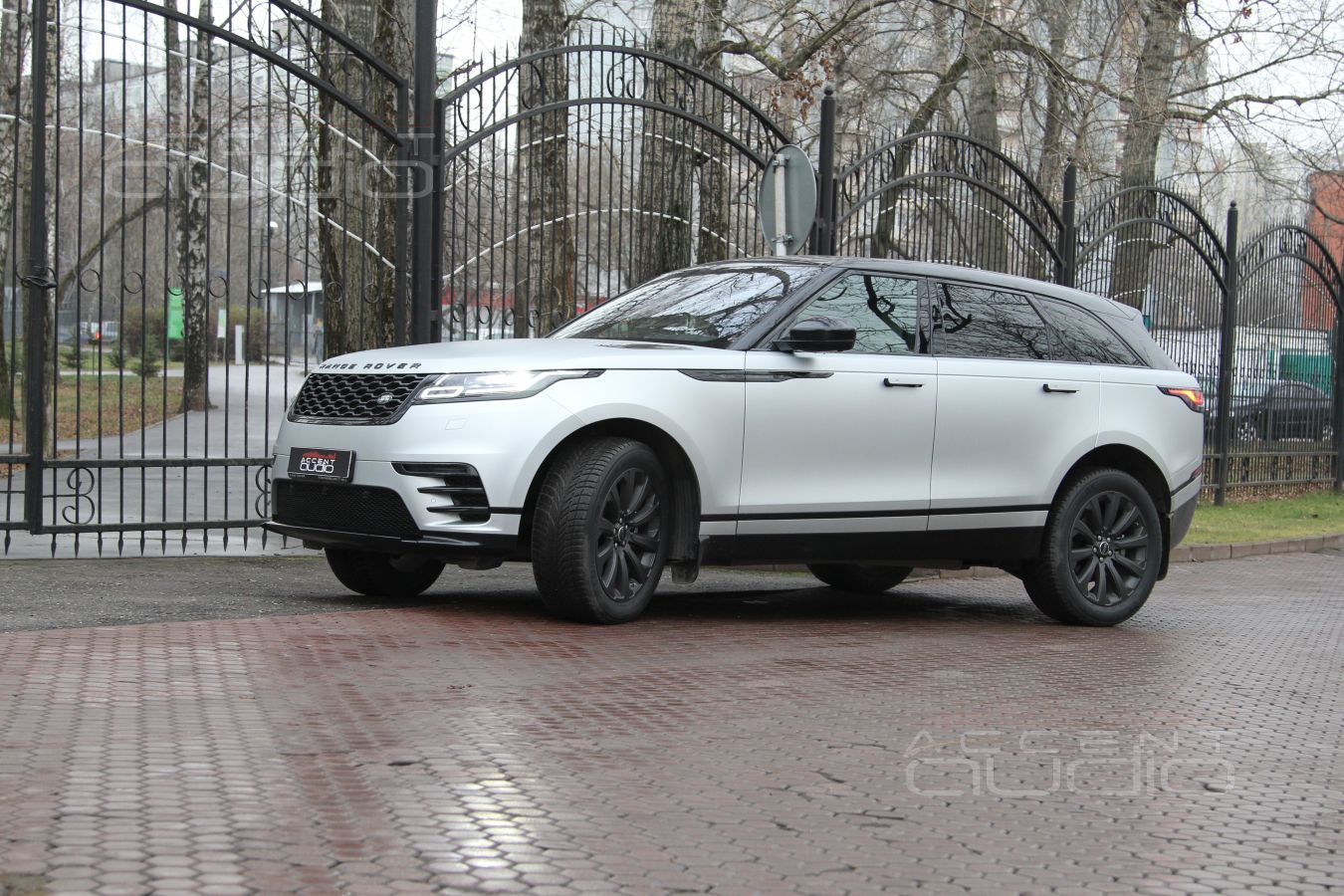 Разбираемся с заводскими системами в разных комплектациях Range Rover Velar