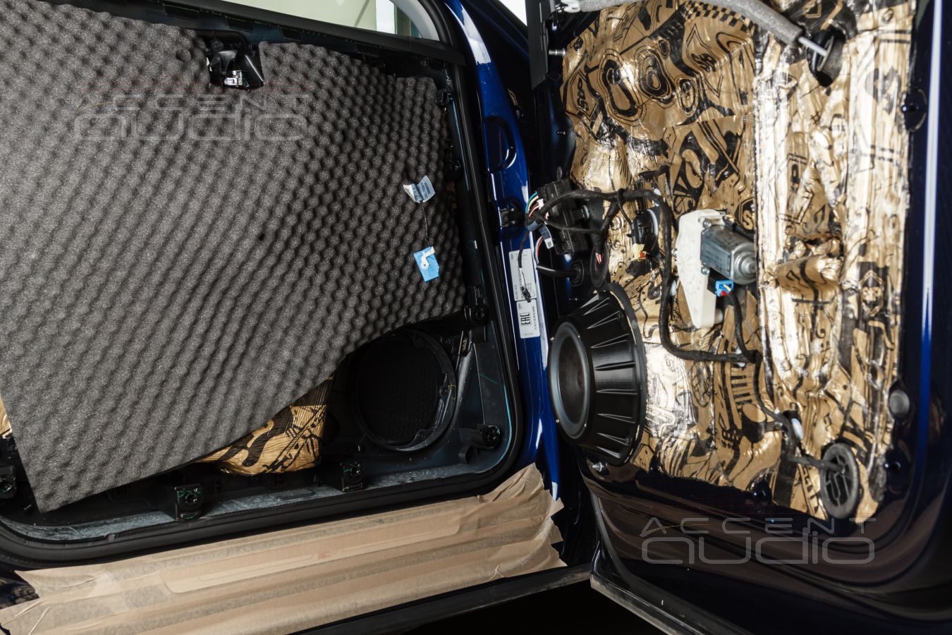 Шумоизоляция\Аудиоподготовка дверей и установка новой акустики SOAudio в Audi Q5