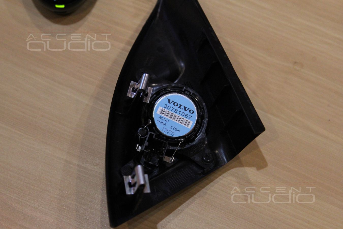 Подиумы под твитеры Audison VOCE AV 1.1 в Volvo XC70