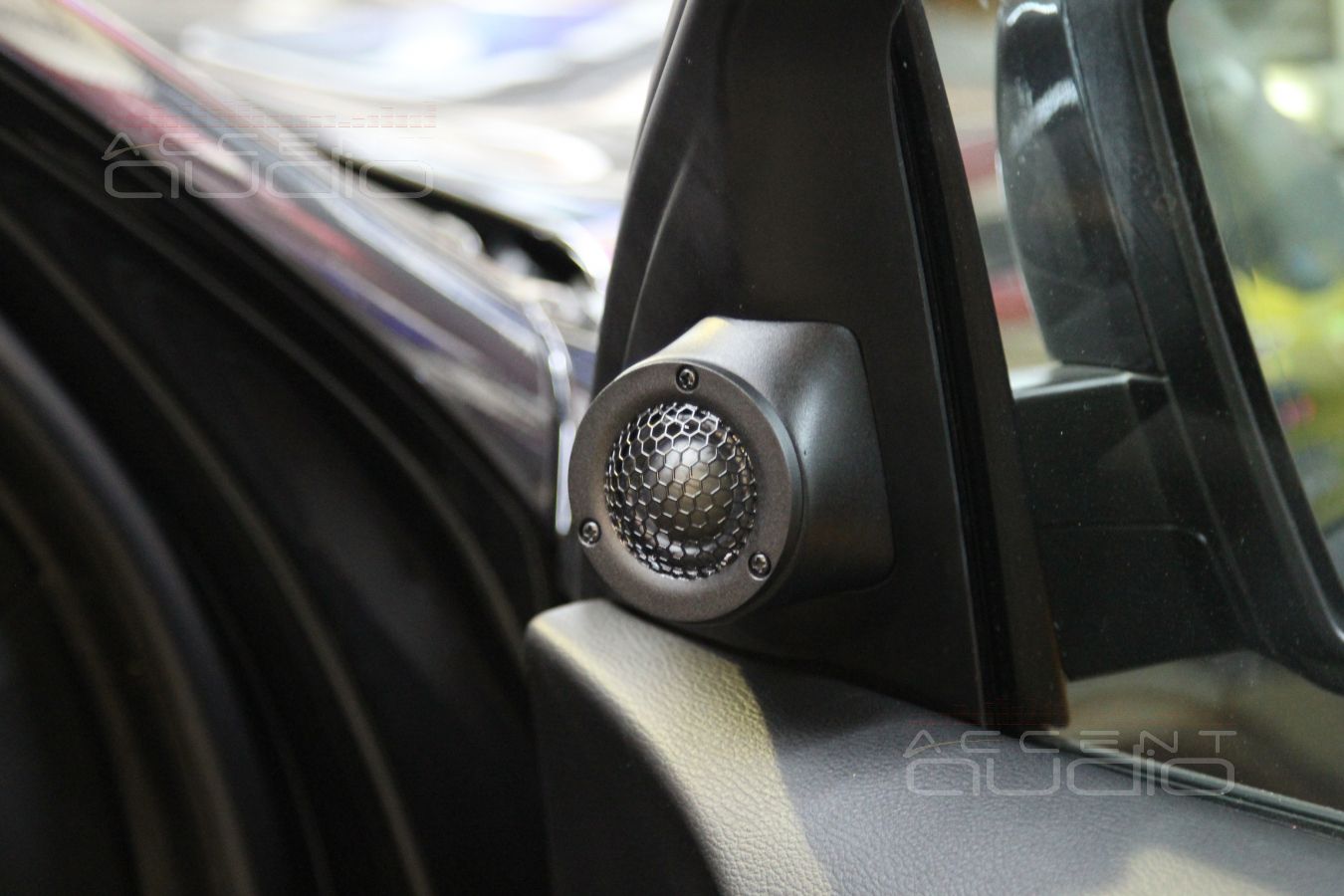 Установка твитеров ScanSpeak в BMW X5 