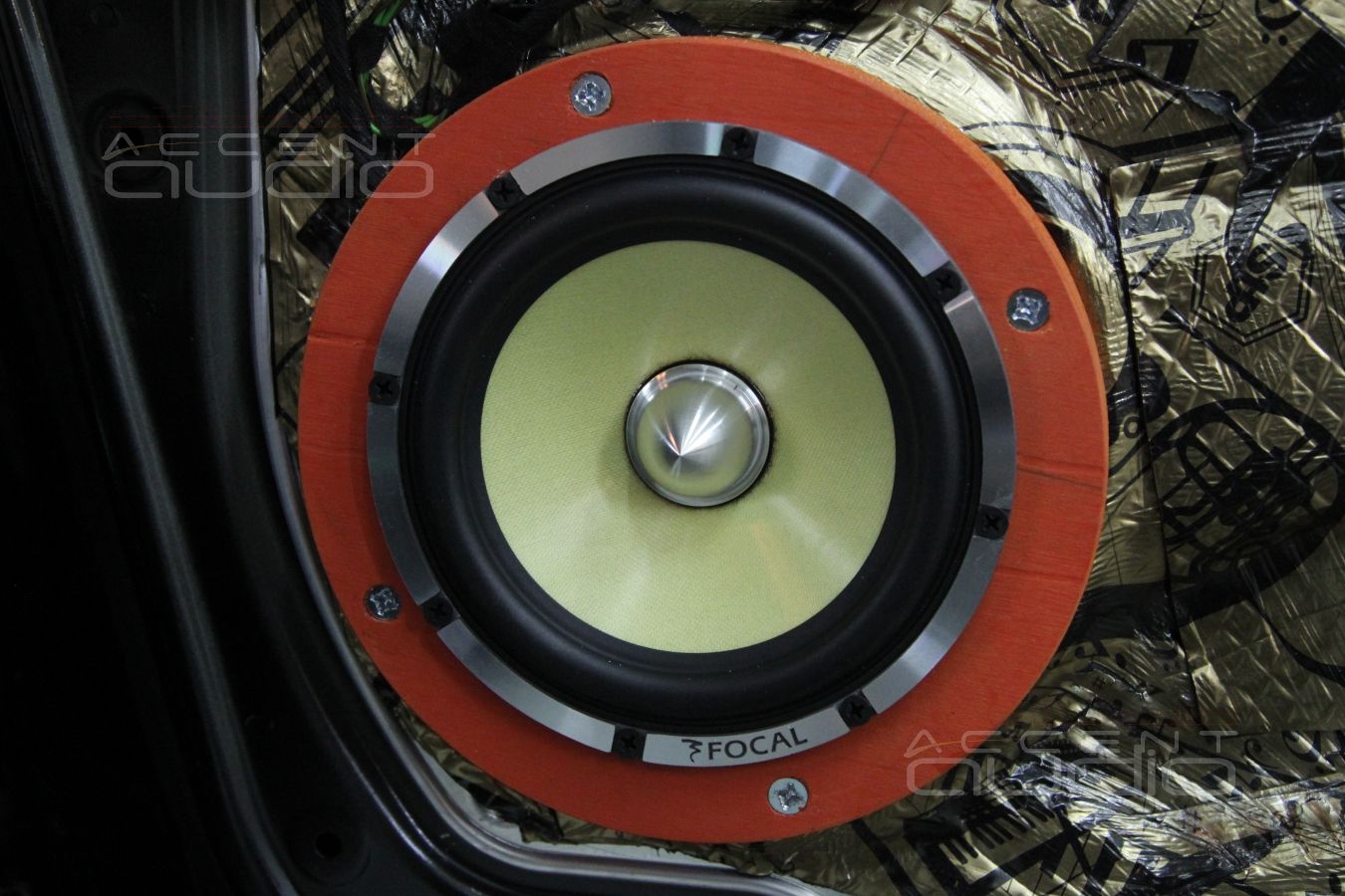 Замена акустики и виброизоляция дверей в Mercedes GLK 2014