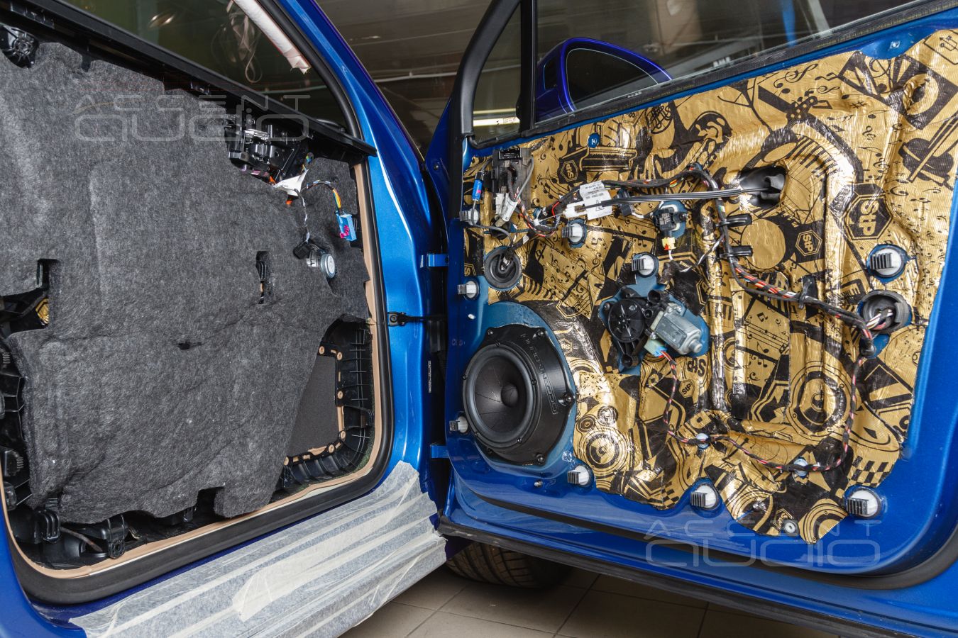 Аудиоподготовка дверей Porsche Macan и установка мидбасов ScanSpeak