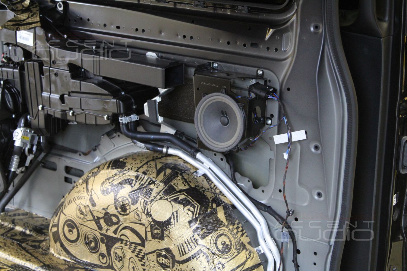 Тыловая акустика в Vito