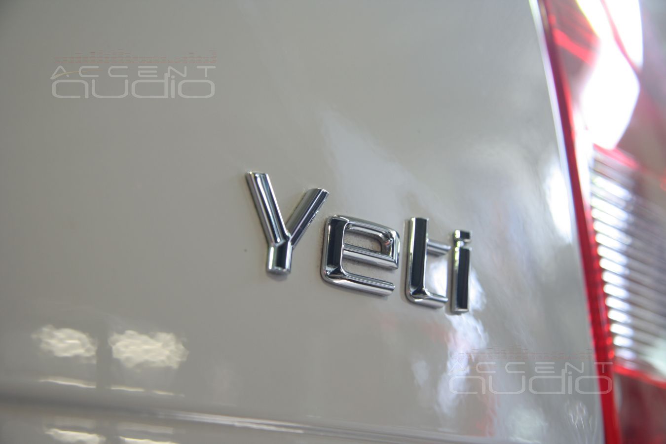 Изготовление и установка сабвуфера стелс в Skoda Yeti