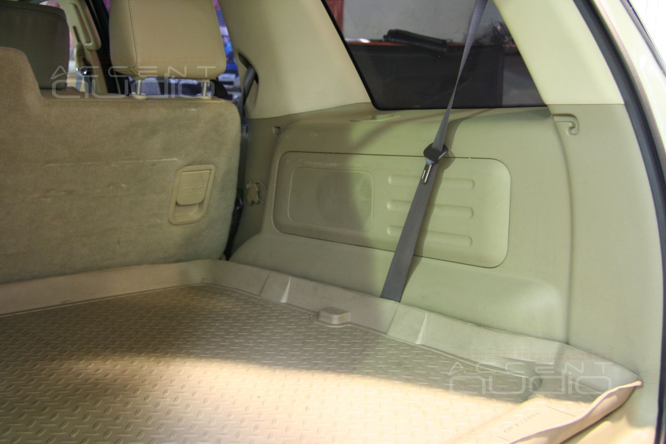 Установка усилителя и сабвуфера в старый Explorer