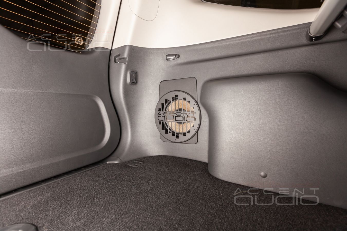 Новая форма для нового Mitsubishi Pajero Sport: интеграция сабвуфера Focal