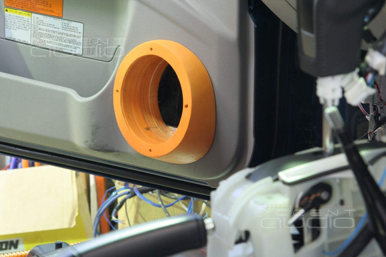 Установка мидбасов в Mitsubishi Pajero Sport