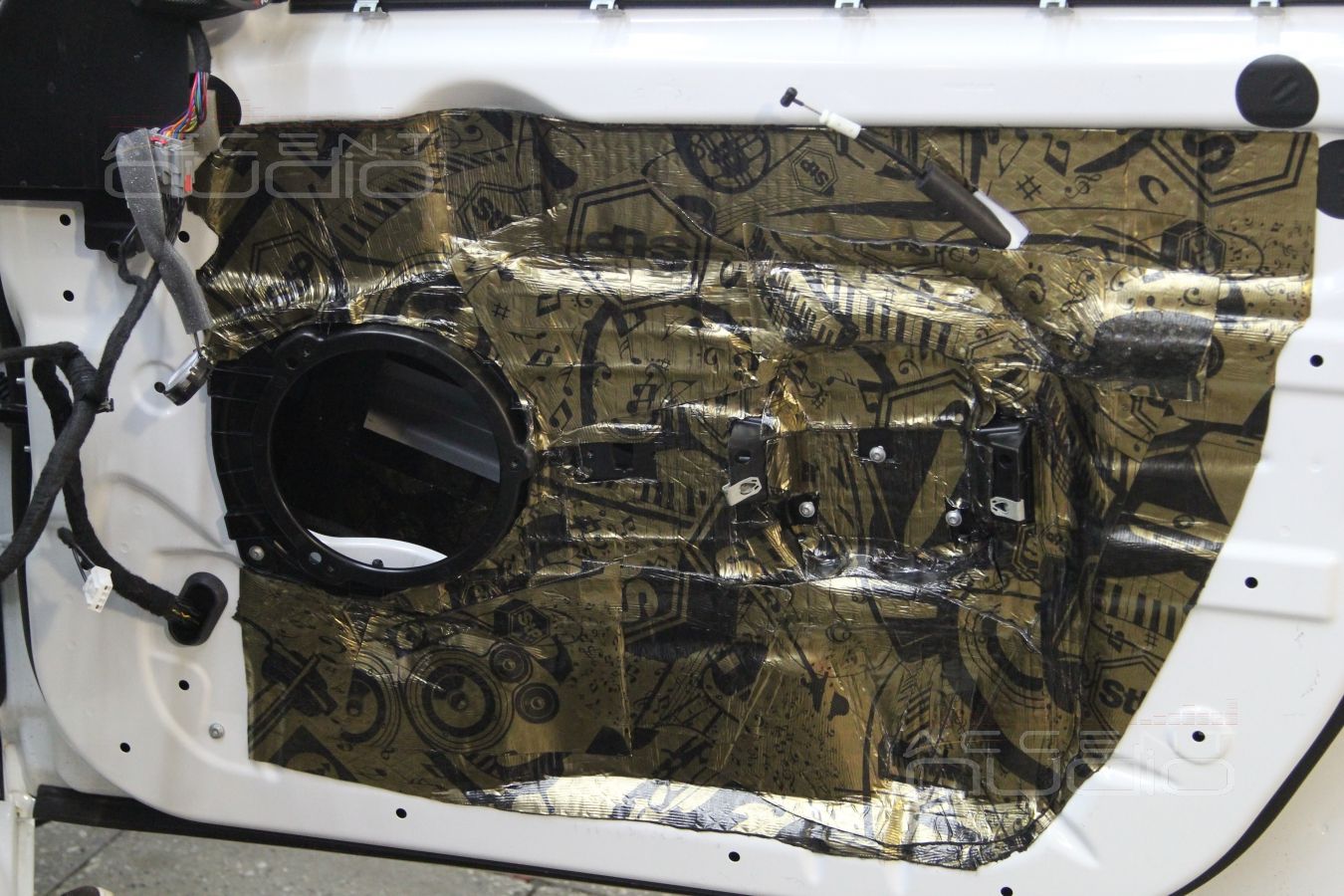 Подготовка дверей, установка акустики Focal