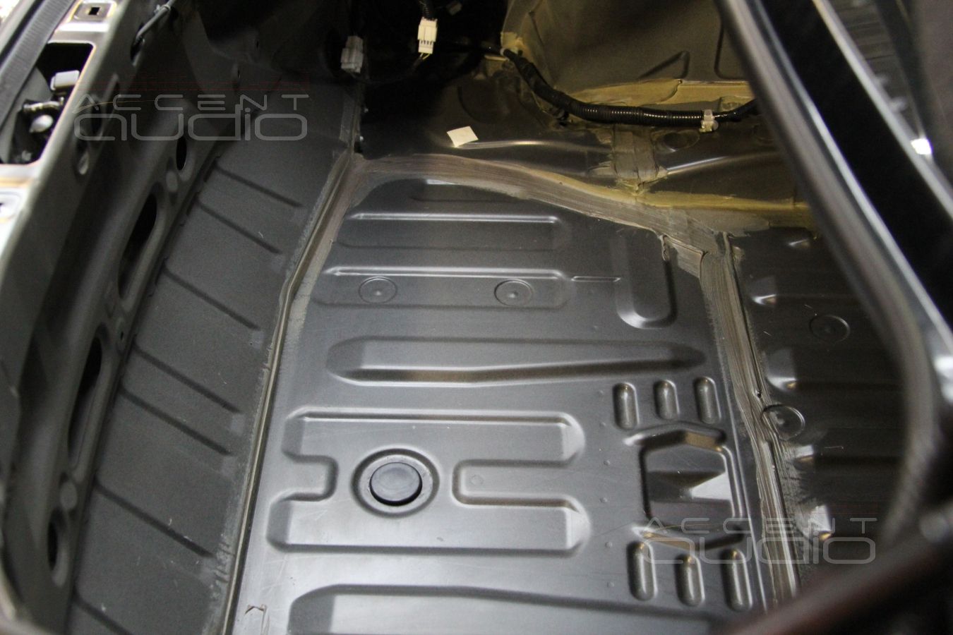 Nissan GT-R - теперь не самый шумный. Полная шумоизоляция.