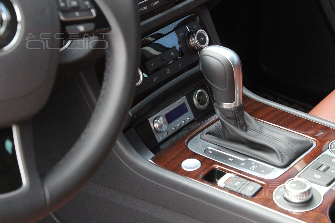 Touareg Update: Black Edition - очередная работа на машине с черным салоном