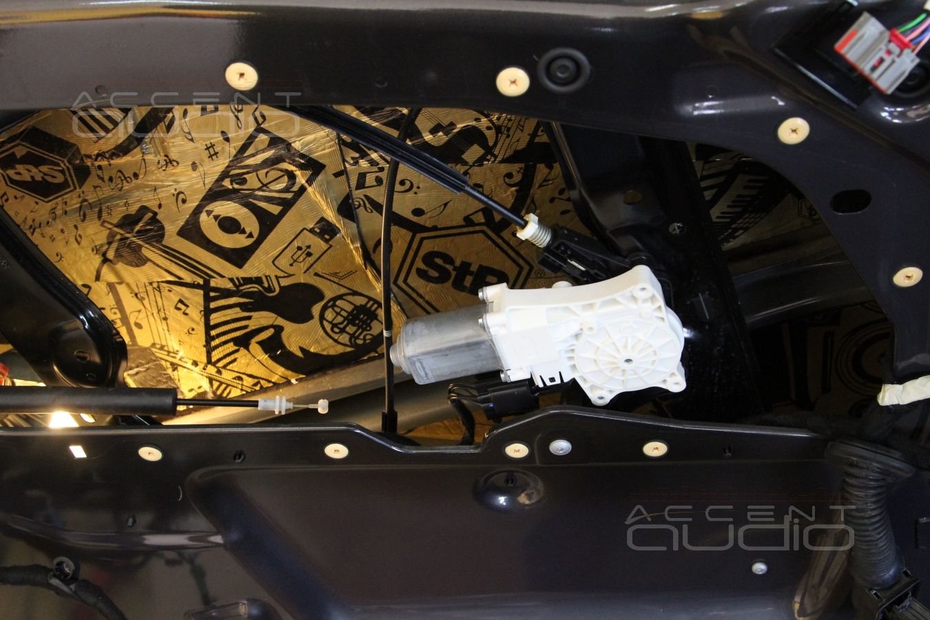 Установка новой акустики Eton в LandRover Discovery Sport