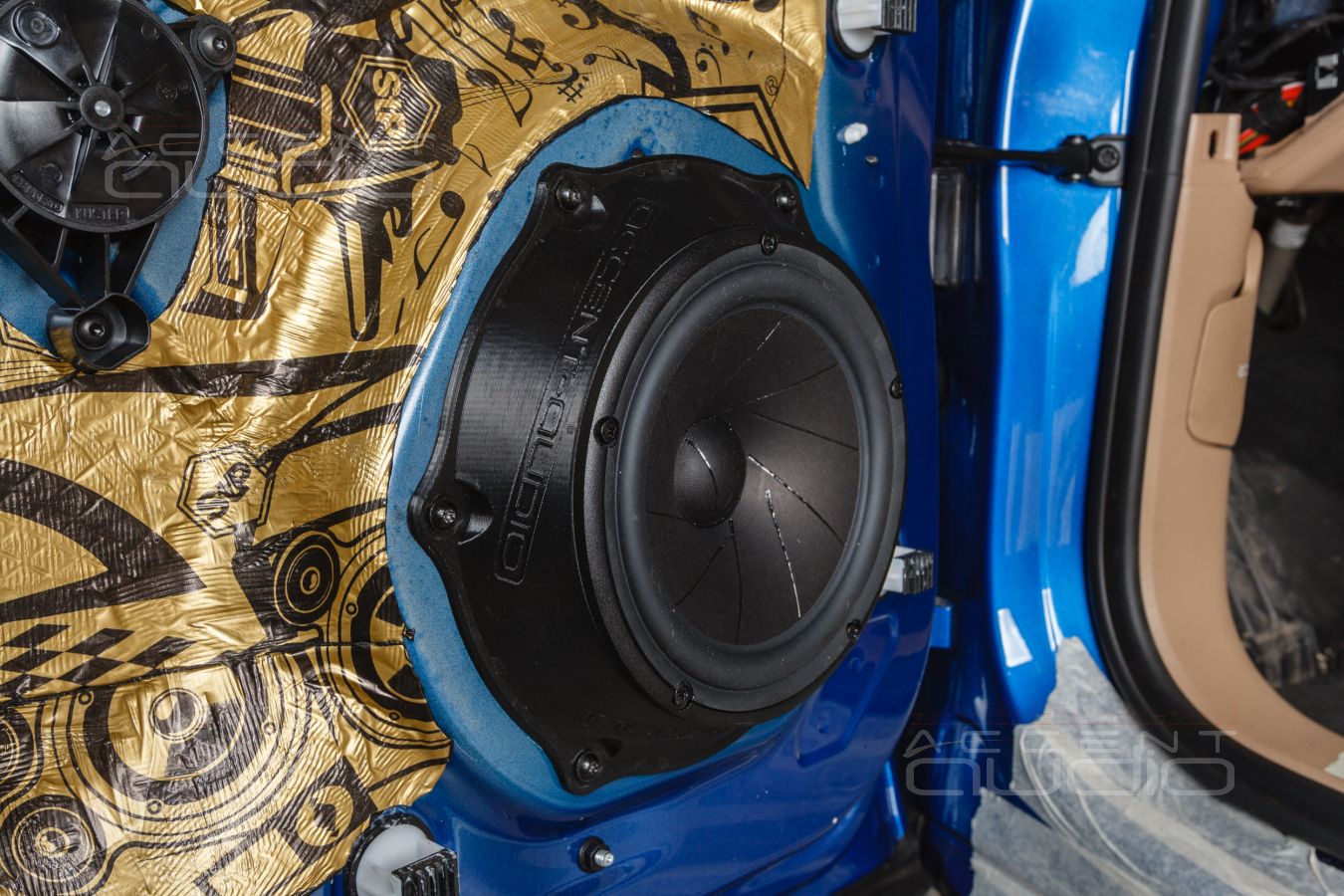 Аудиоподготовка дверей Porsche Macan и установка мидбасов ScanSpeak