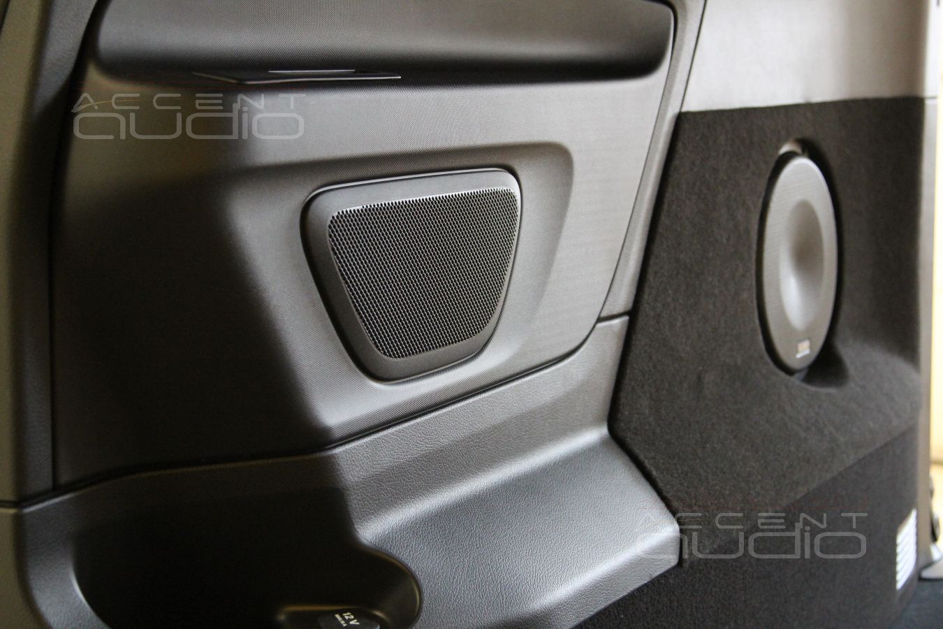 Сабвуфер – штатно !