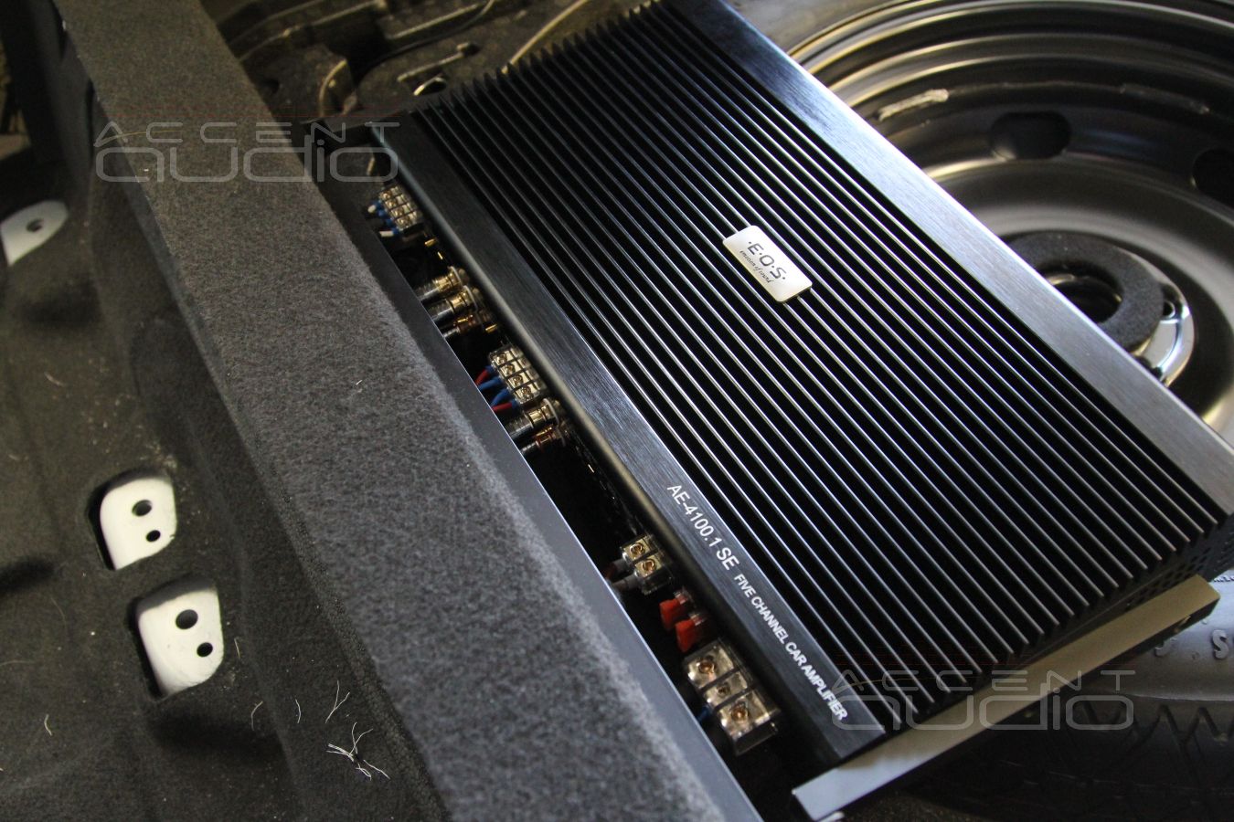 Установка усилителя E.O.S AE-4100.1 SE