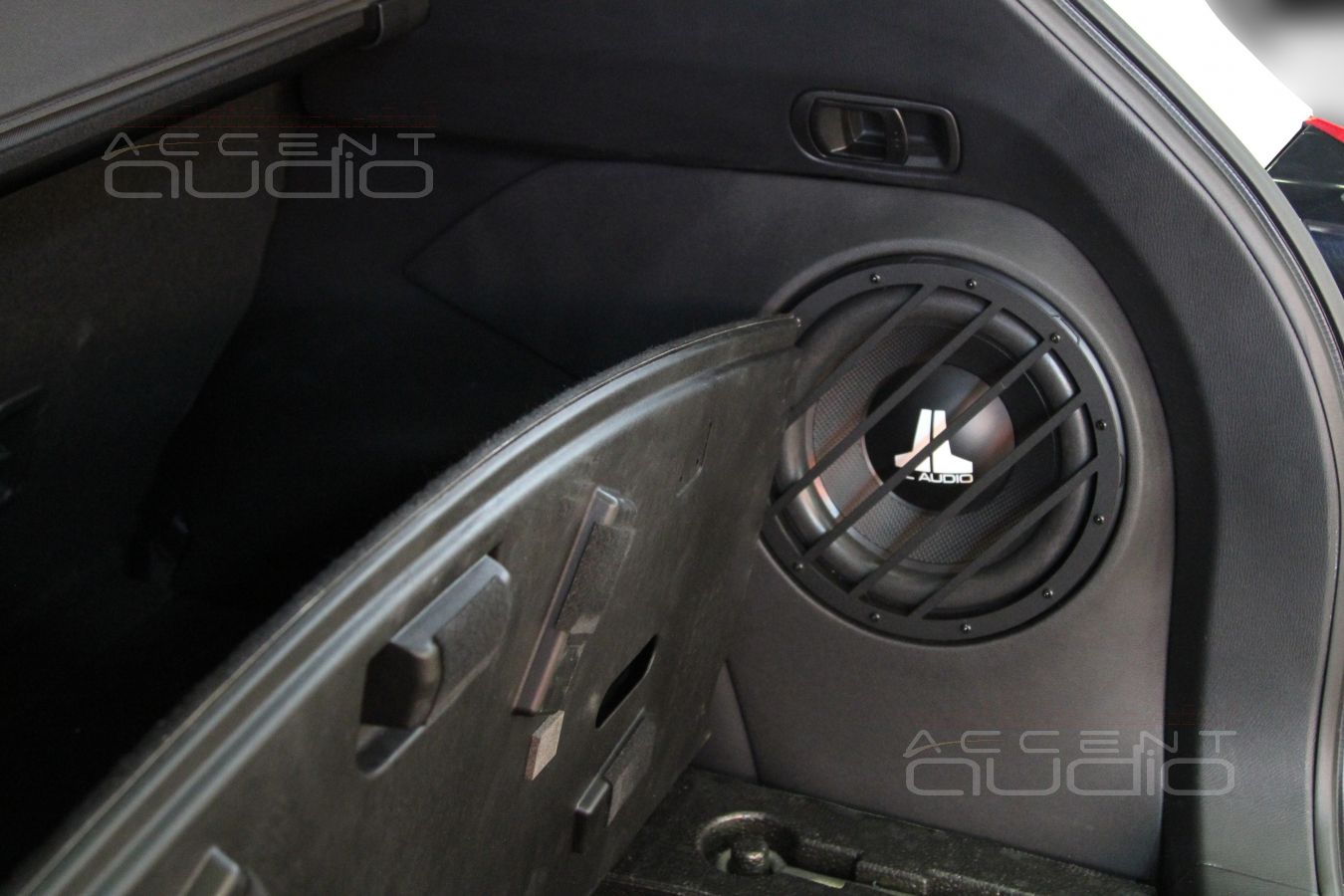 Сабвуфер стелс в Mаzda CX5