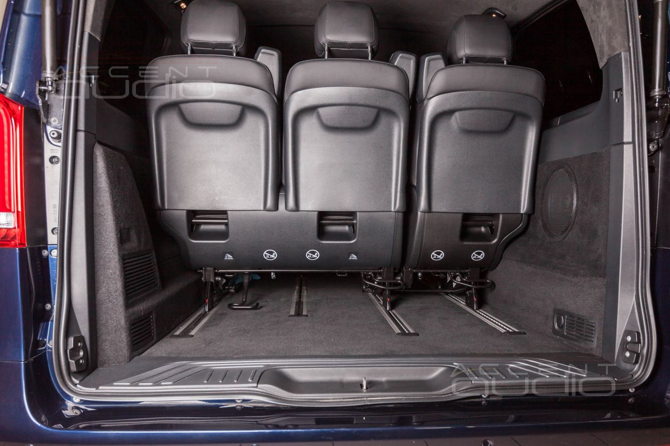 Сабвуфер-стелс для Vito: как должна выглядеть современная установка сабвуфера в микроавтобус