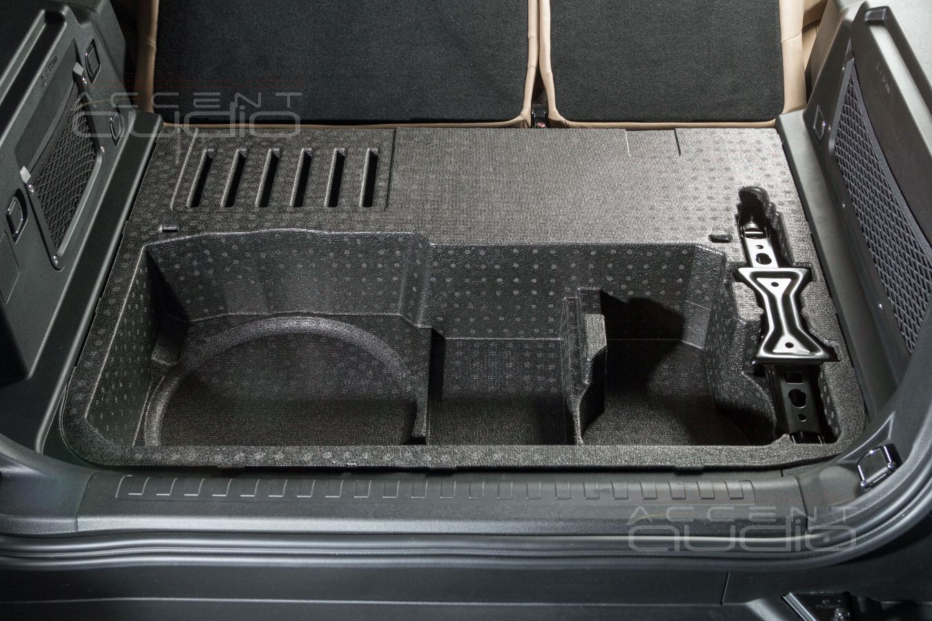 Абсолютная интеграция: злой сабвуфер-невидимка Eton MW 10 FLAT для Jetour T2