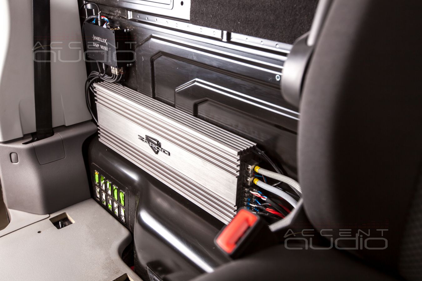 Правильная установка усилителя Zapco и Процессора Helix в Volkswagen Crafter