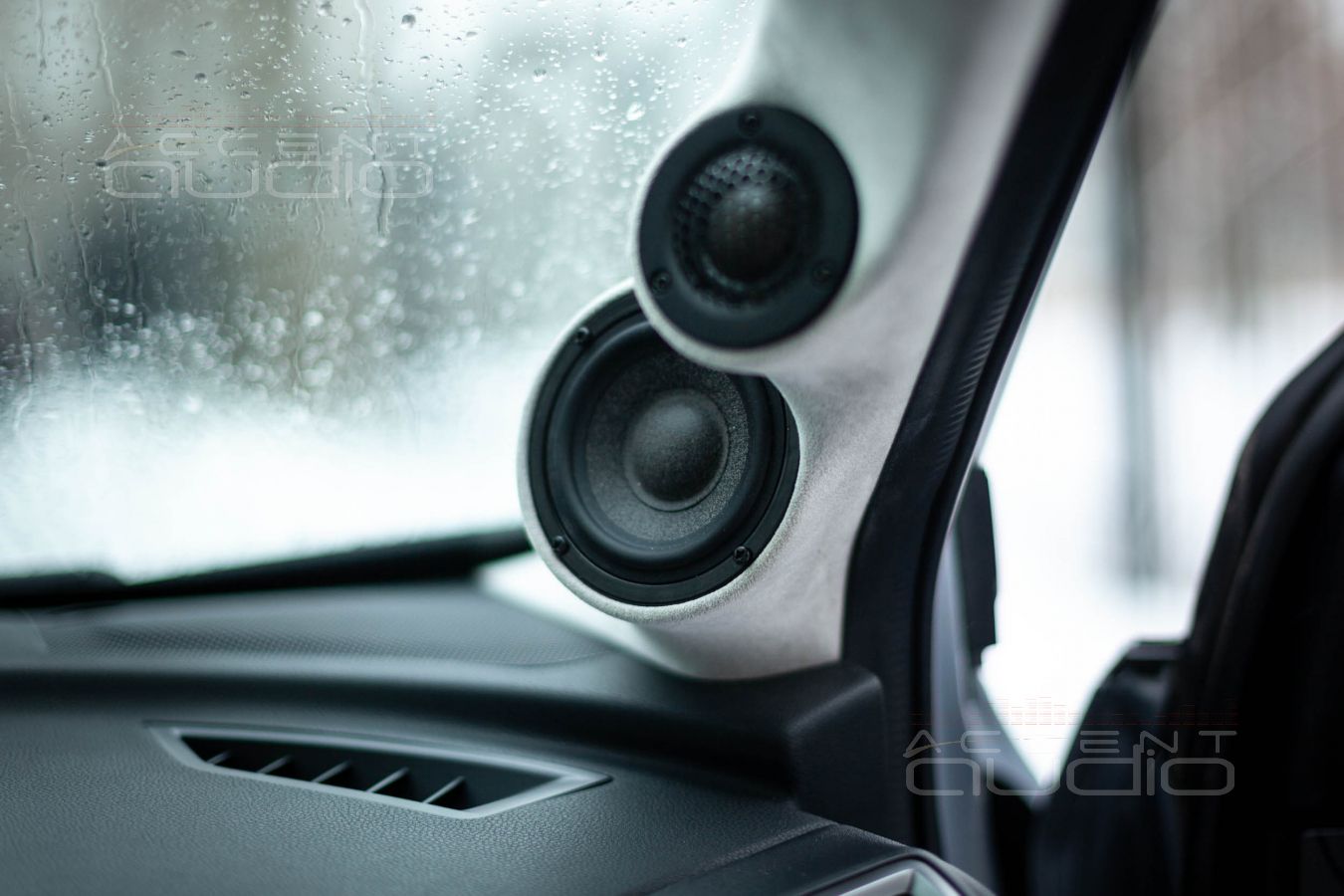 Установка твитеров и среднечастотников в Subaru Forester: правильные подиумы