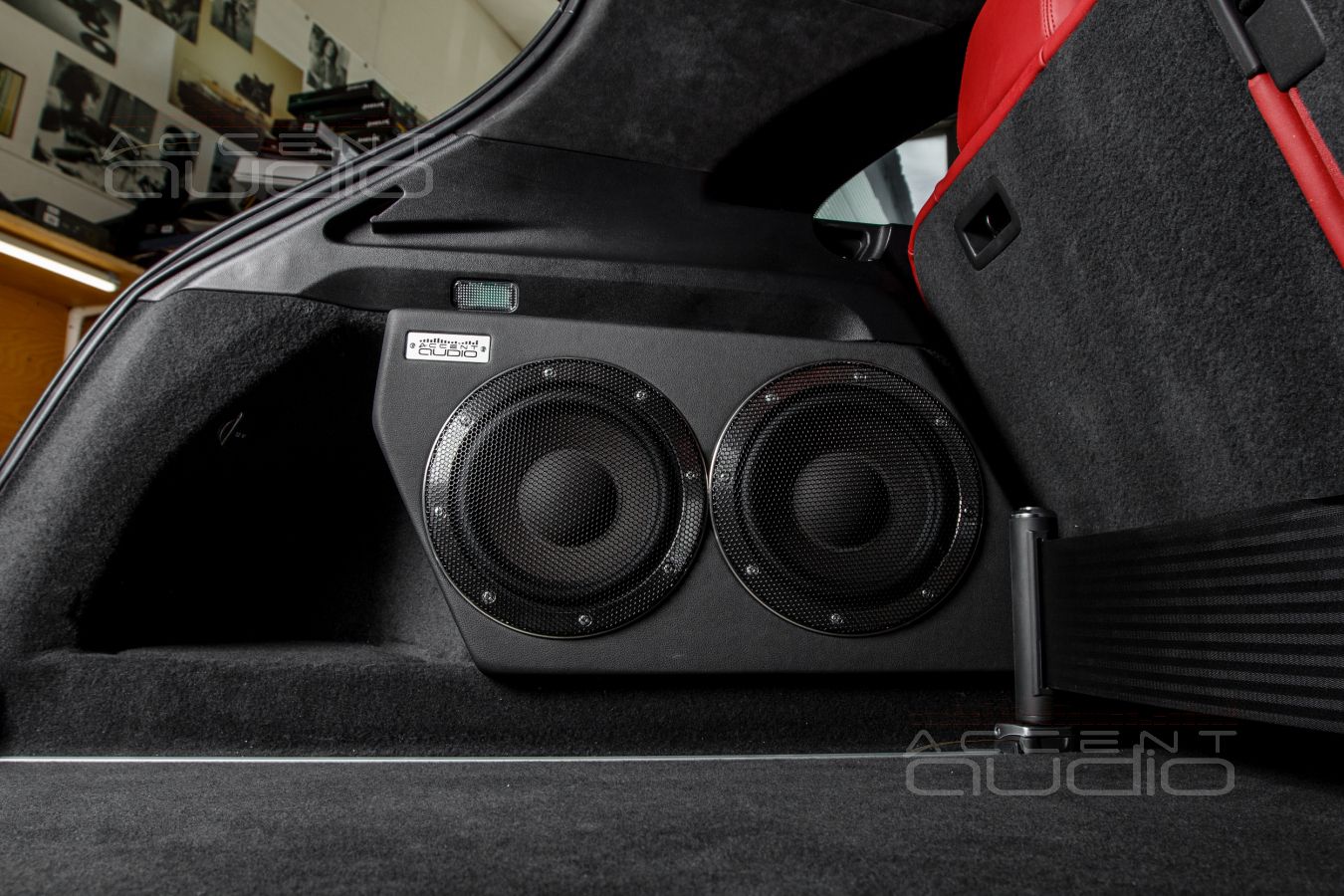 Наша прелесть: сдвоенный сабвуфер-стелс на базе головок Brax ML8SUB для нового Porsche Cayenne