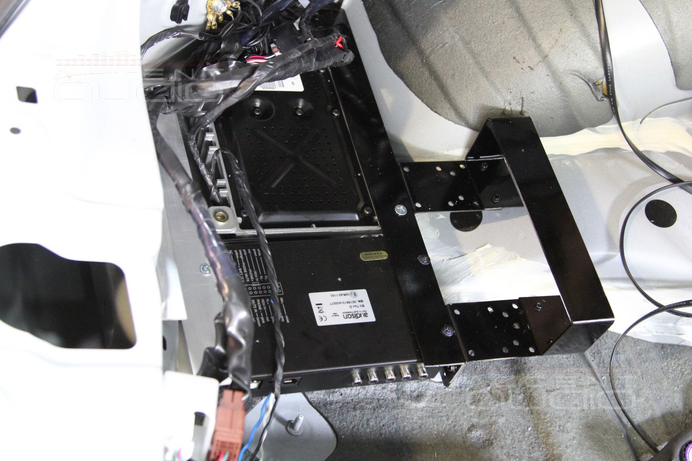 Установка усилителей и процессора в Infiniti FX