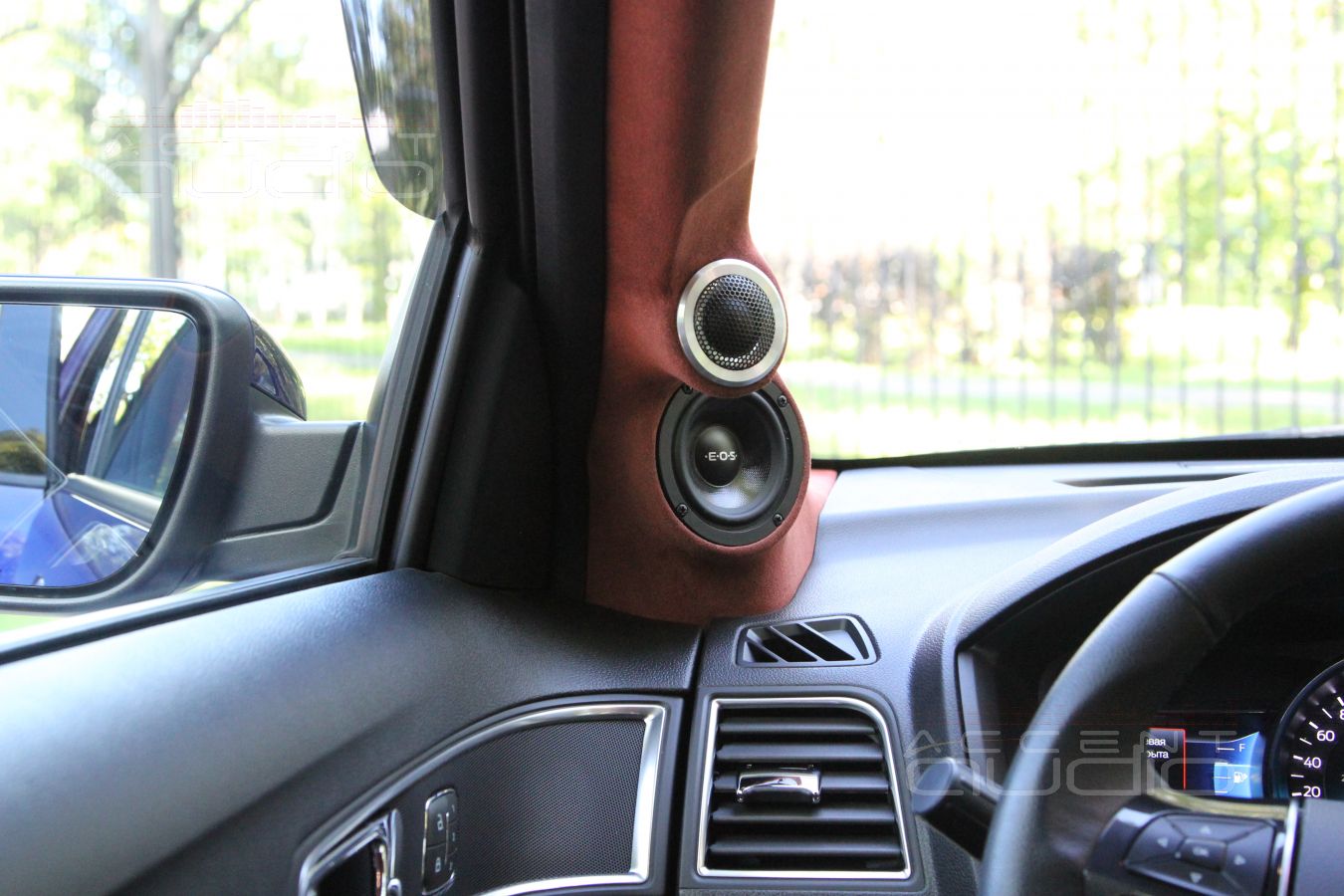 Установка СЧ-ВЧ: подиумы под твитеры и среднечастотные динамики в Ford Explorer