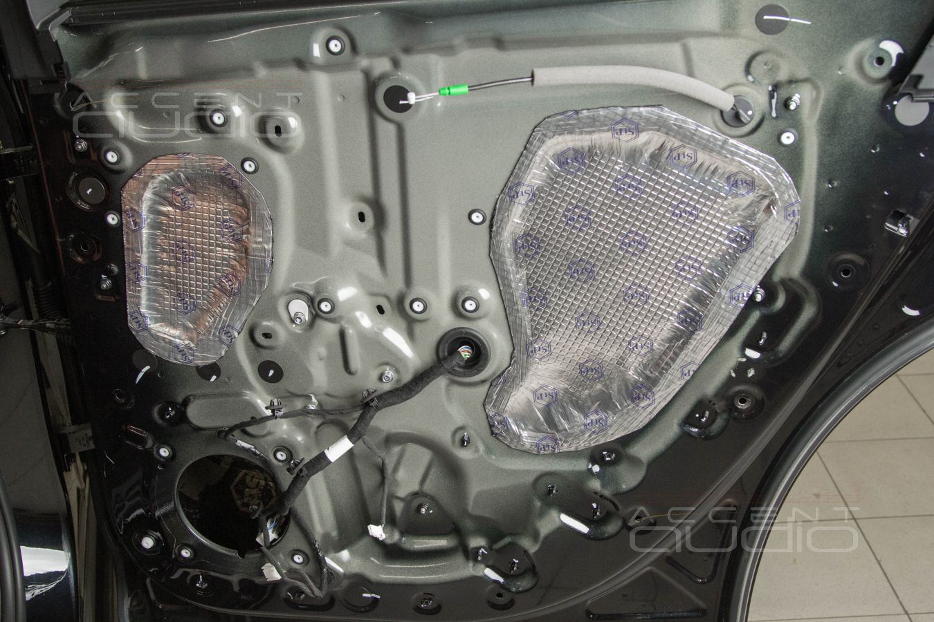 Тыловая акустика: вкусный мидбас Helix i7 для Lixiang Li7