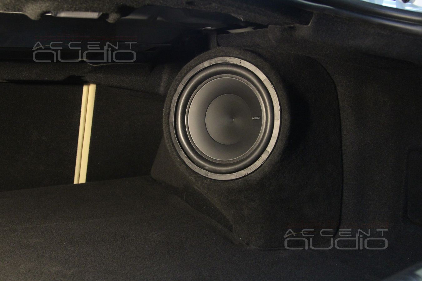 Сабвуфер стелс и его изящные формы...