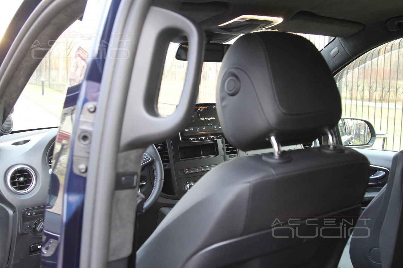 Перетяжка потолка в настоящую алькантару: темный, роскошный потолок в Vito