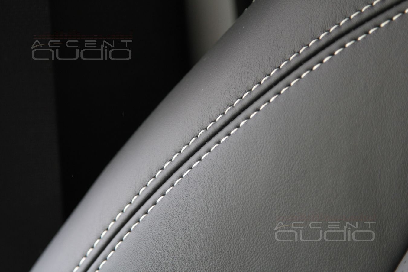 Пошив салона: качество кожи Nappa в сочетании с сидениями Jeep