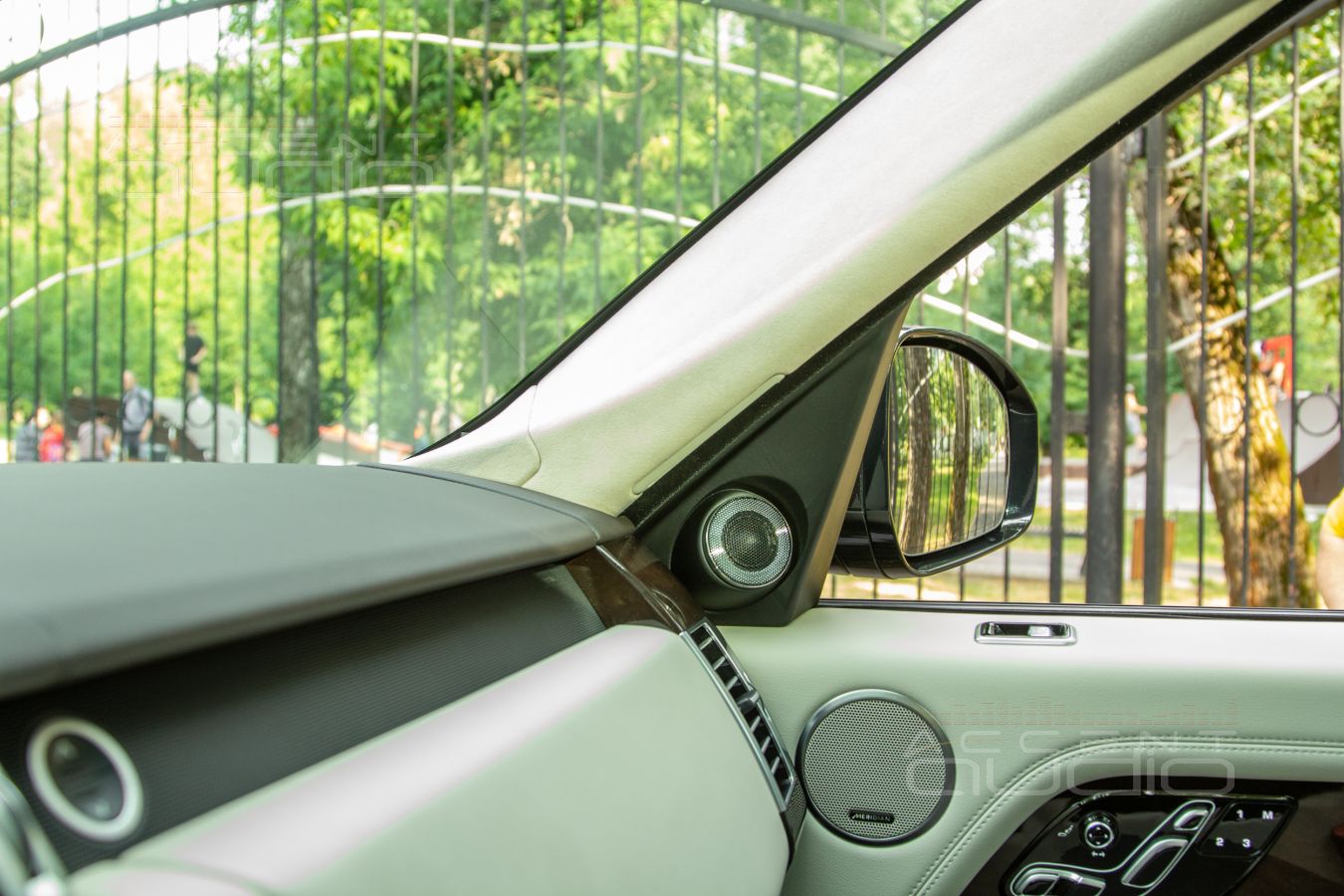 Звук вместо Meridian в Range Rover